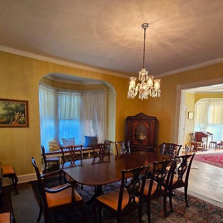 The White House Hotel Плейнфийлд Екстериор снимка