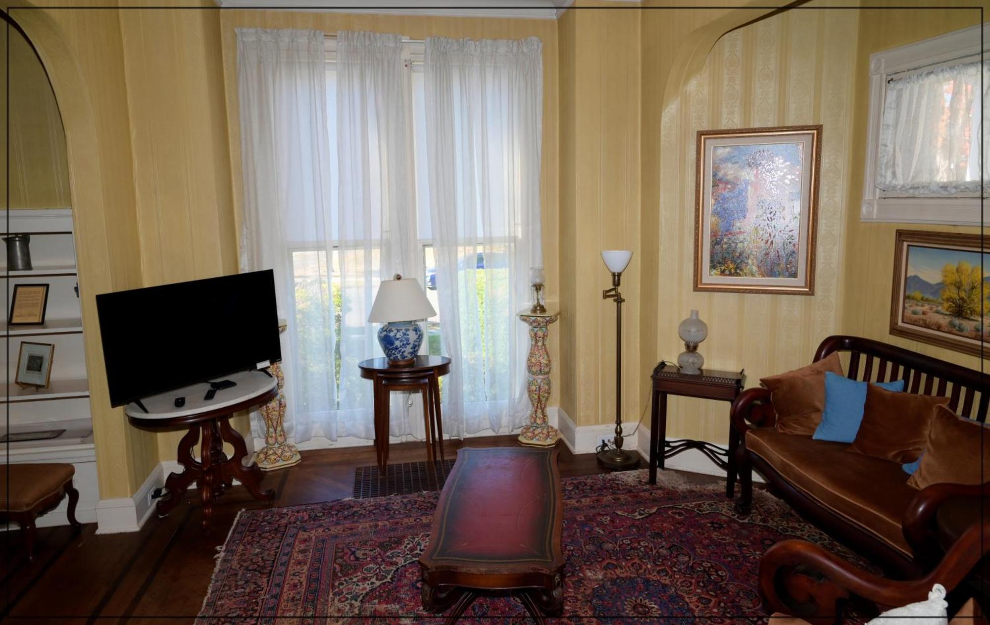 The White House Hotel Плейнфийлд Екстериор снимка